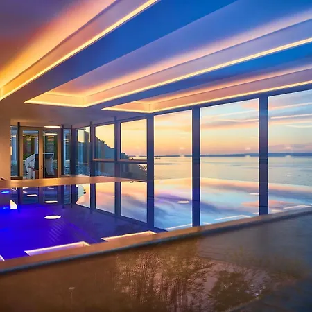 First Diamond Lägenhet *